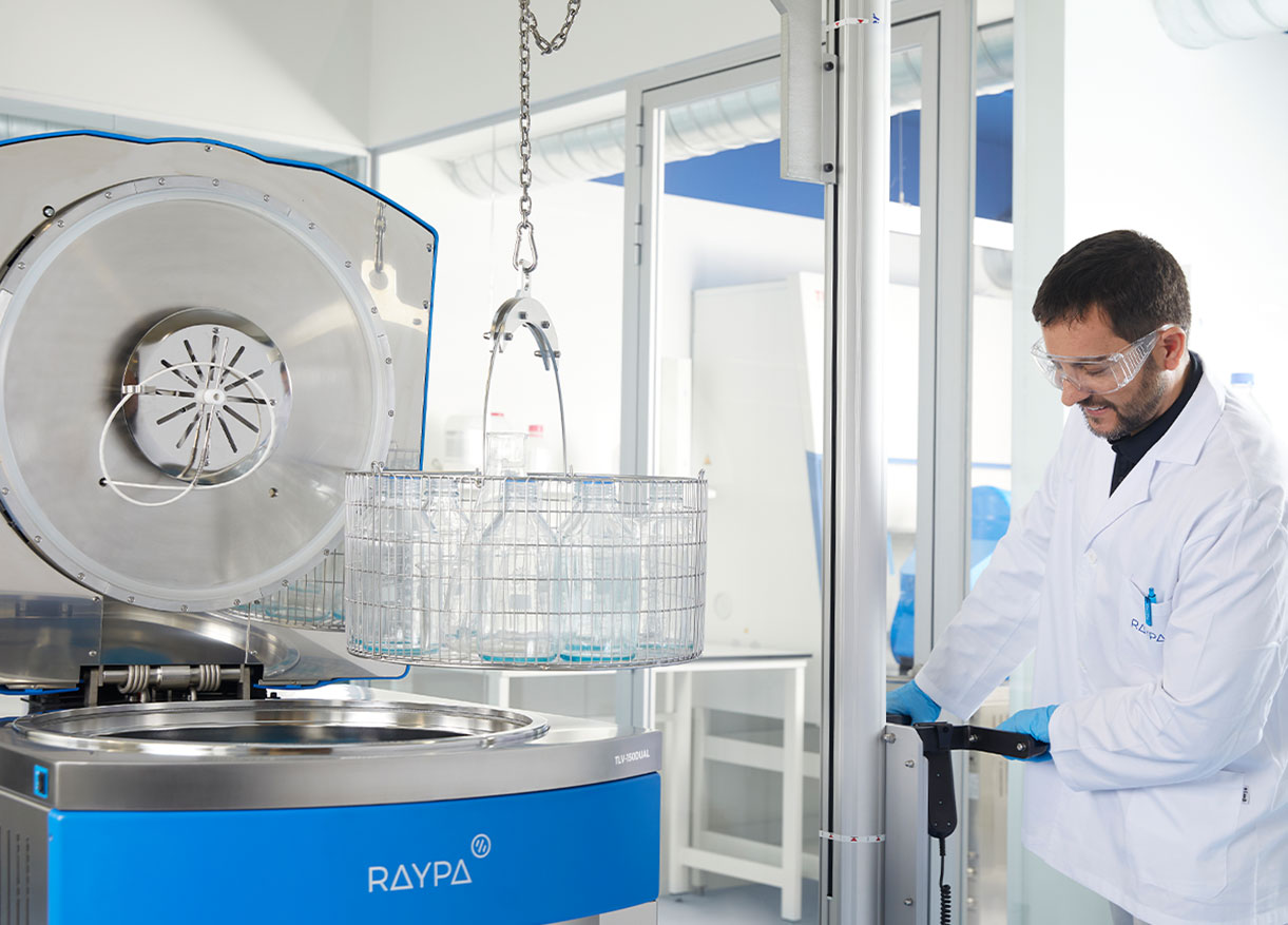 Autoclave TLV-DUAL con grúa elevadora de cestos